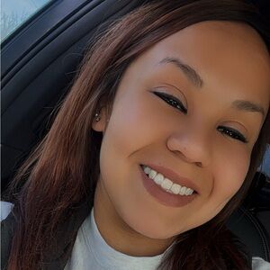 Meet your Posher, Alicia